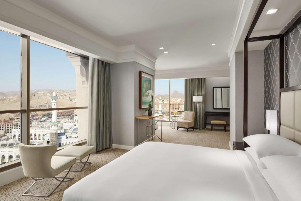 مطلوب موظف استقبال فندق